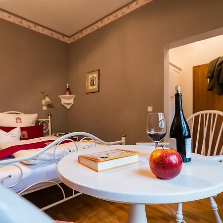 Romantik Deutsches Haus Otel 3*