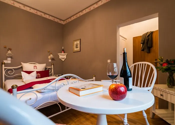 Romantik Deutsches Haus Otel 3*